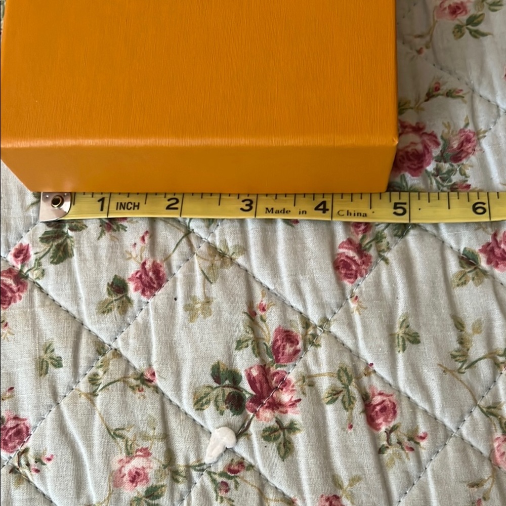 Louis Vuitton White Dust Bag and box - Picture 8 of 10